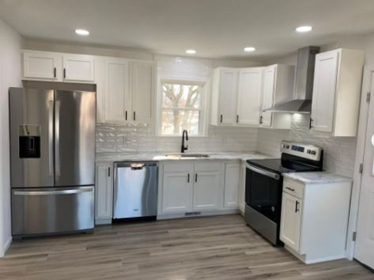 1722 Foxborough Cir - Photo 2 of 22