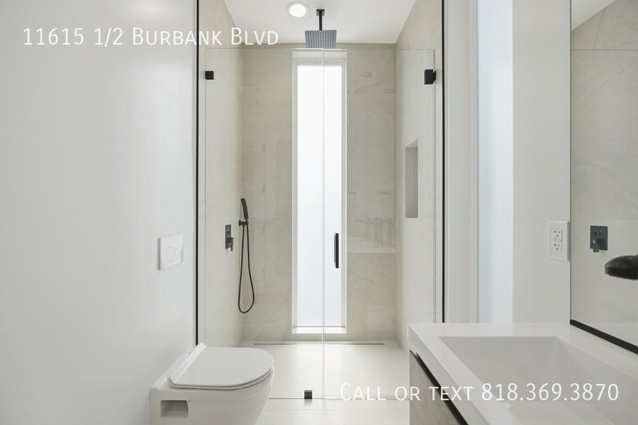11615 1/2 Burbank Blvd - Photo 4 of 18