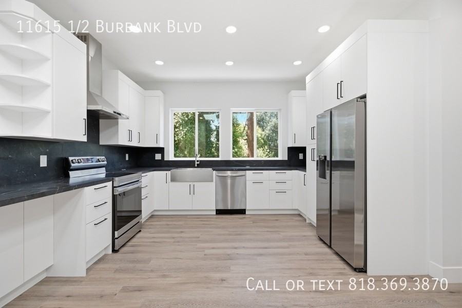 11615 1/2 Burbank Blvd - Photo 5 of 18