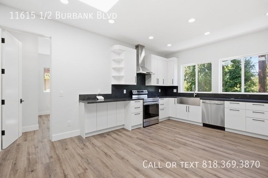 11615 1/2 Burbank Blvd - Photo 6 of 18