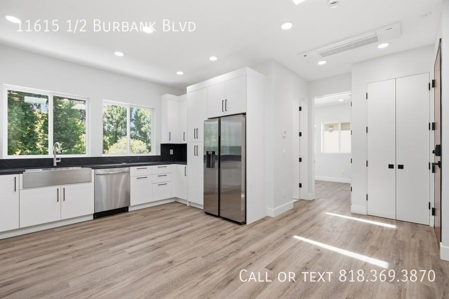 11615 1/2 Burbank Blvd - Photo 7 of 18