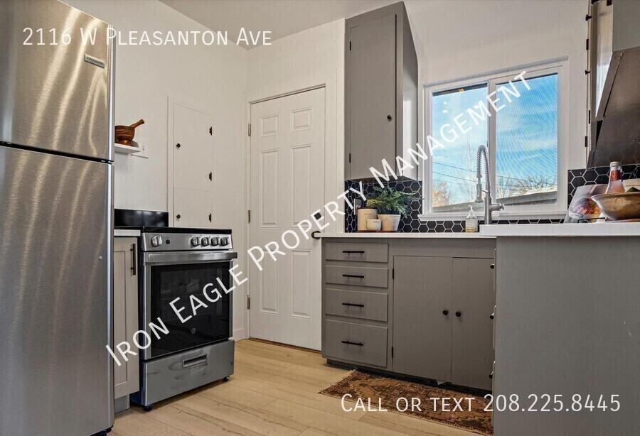 2116 W Pleasanton Ave - Photo 4 of 12