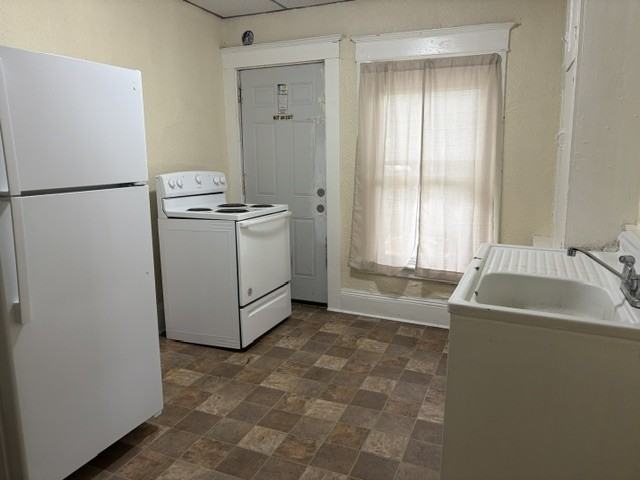 612 W 1st St #612-2 - Photo 3 of 7