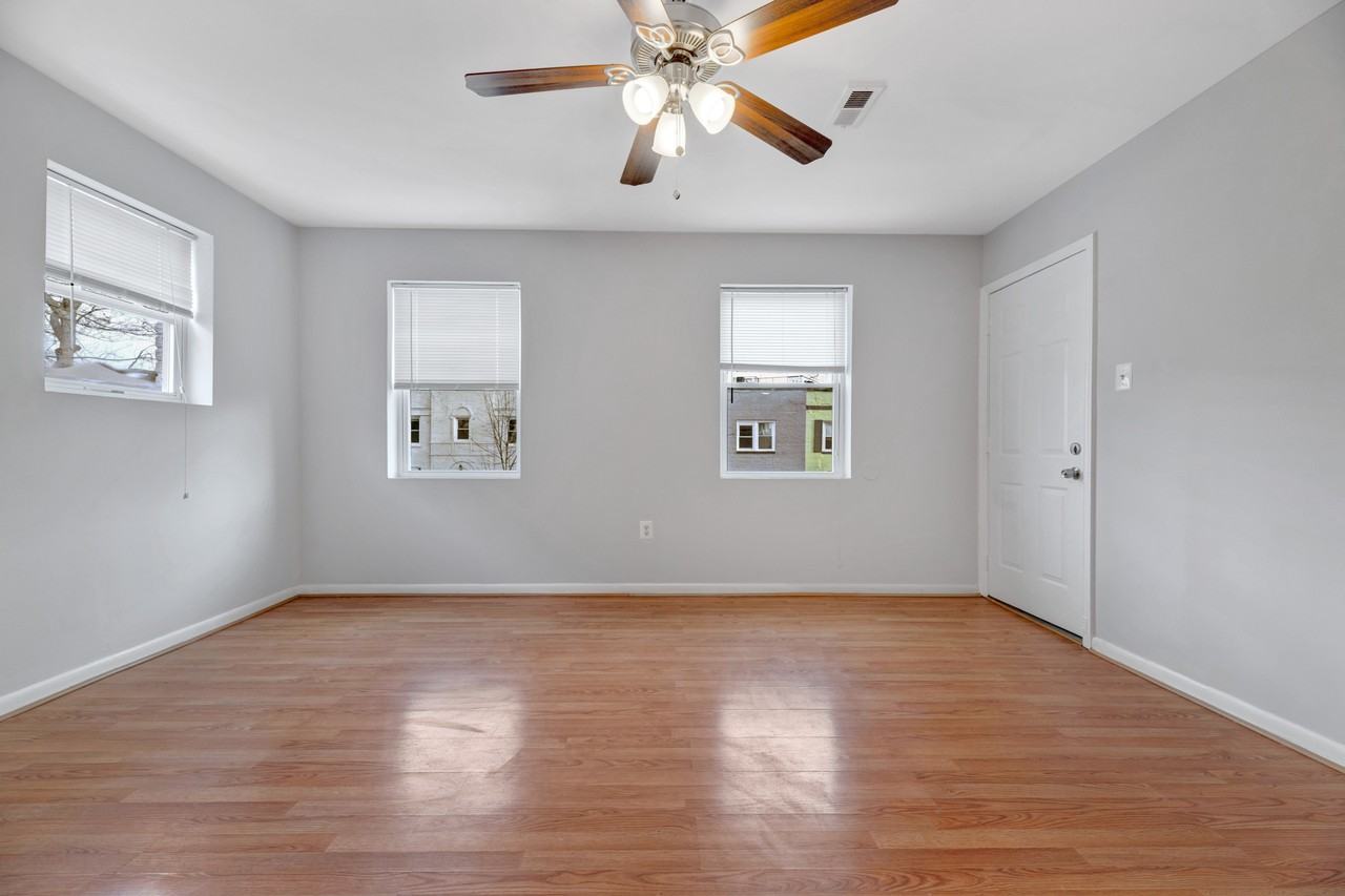 1255 Queen St Ne Apt 3 #3 - Photo 3 of 15