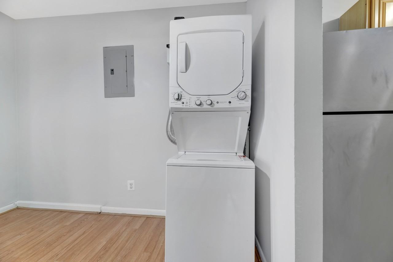 1255 Queen St Ne Apt 3 #3 - Photo 5 of 15