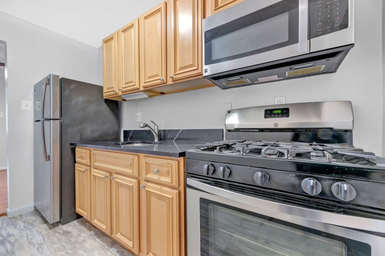 1255 Queen St Ne Apt 3 #3 - Photo 7 of 15