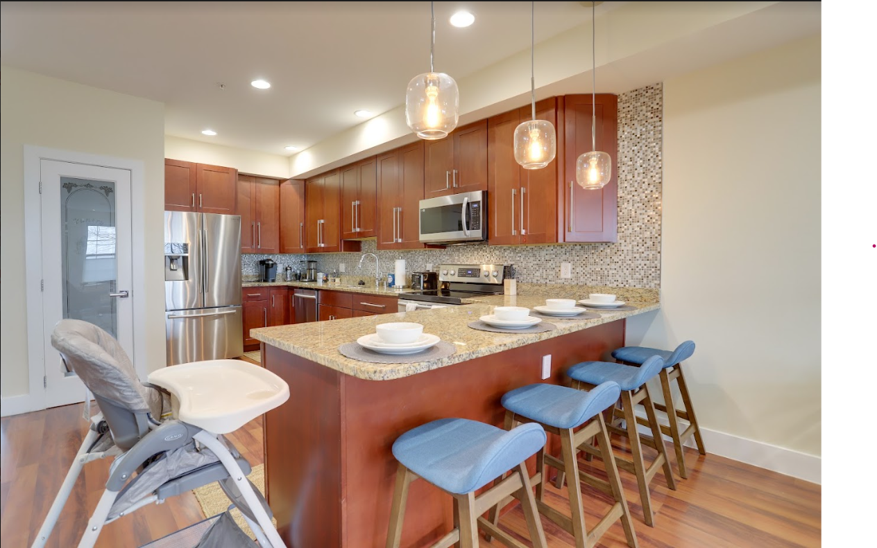 1143 Summit St Ne #2 - Photo 4 of 31
