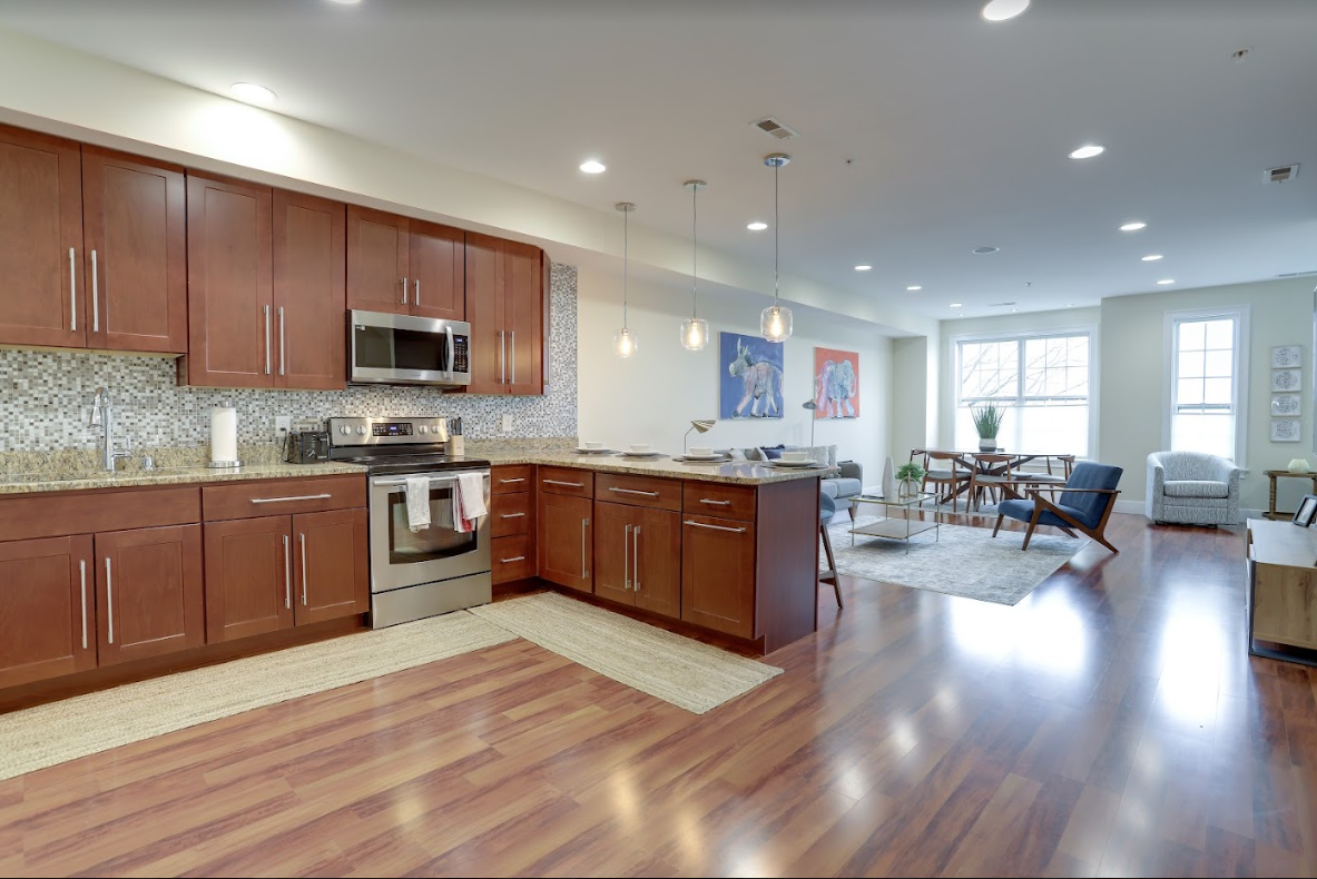 1143 Summit St Ne #2 - Photo 5 of 31