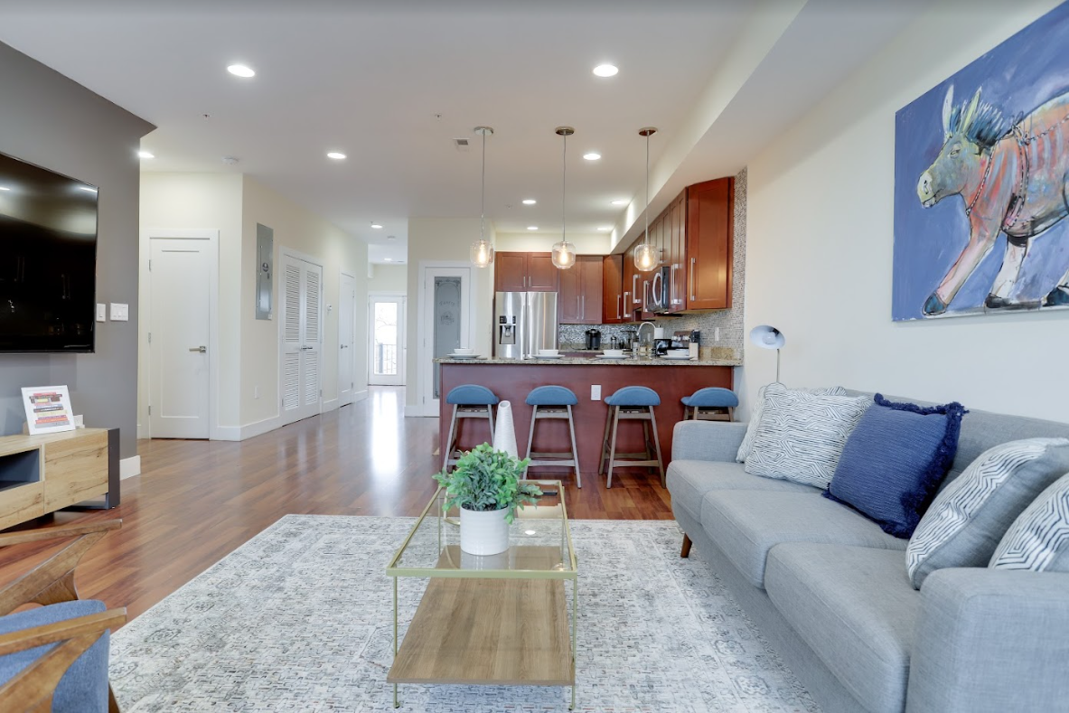 1143 Summit St Ne #2 - Photo 3 of 31