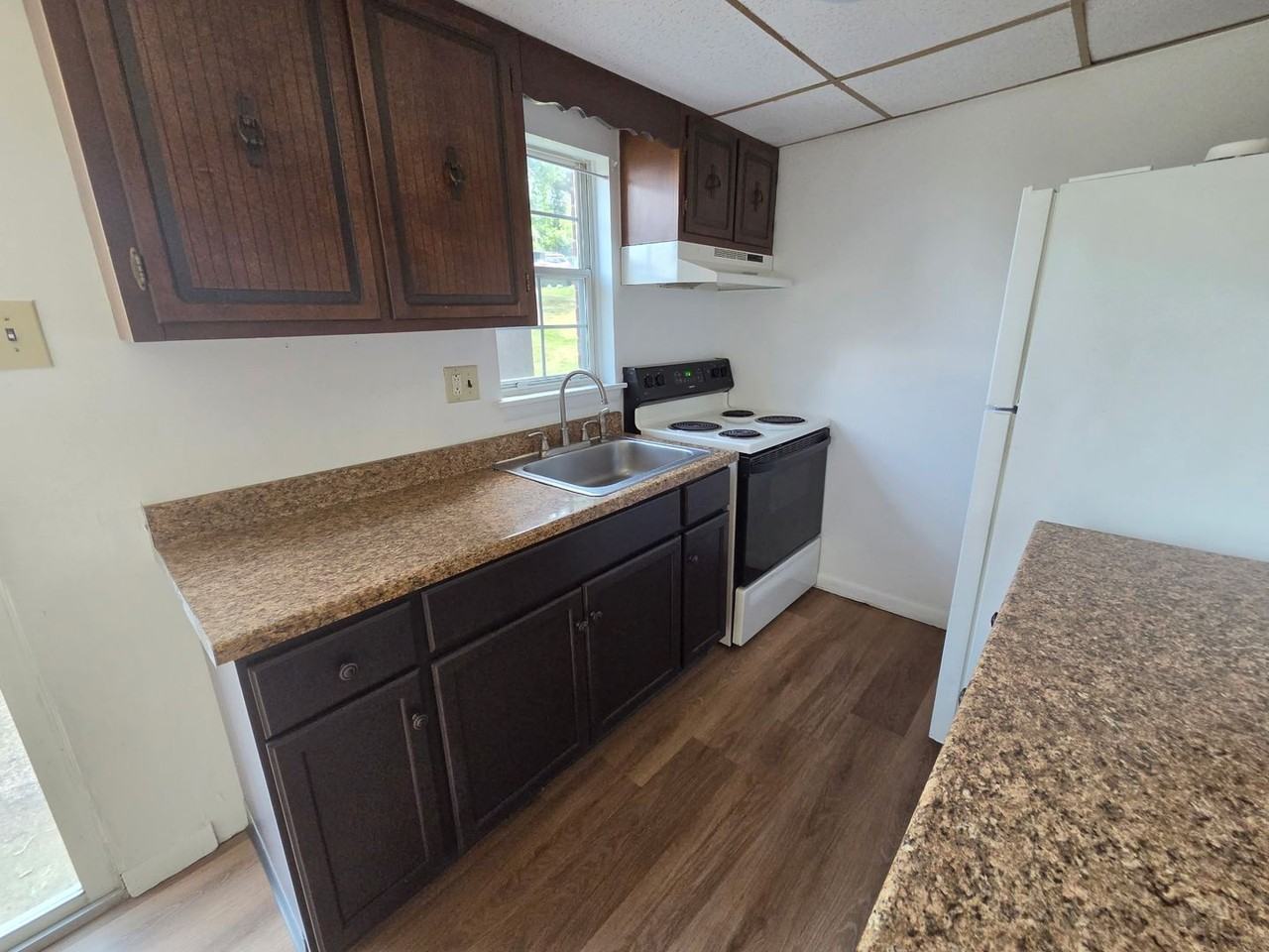 170 Ashford Dr - Photo 3 of 9
