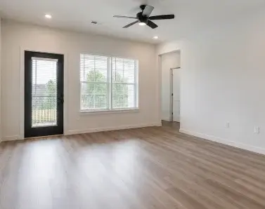 1120 W 7th St - Photo 2 of 4