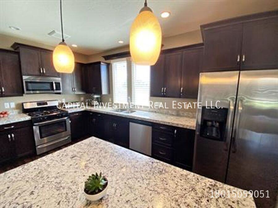 4943 W Daybreak Pkwy - Photo 3 of 25