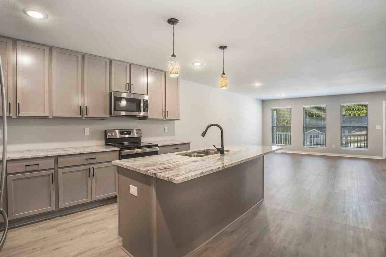 17539 Beechwood Ln - Photo 5 of 33