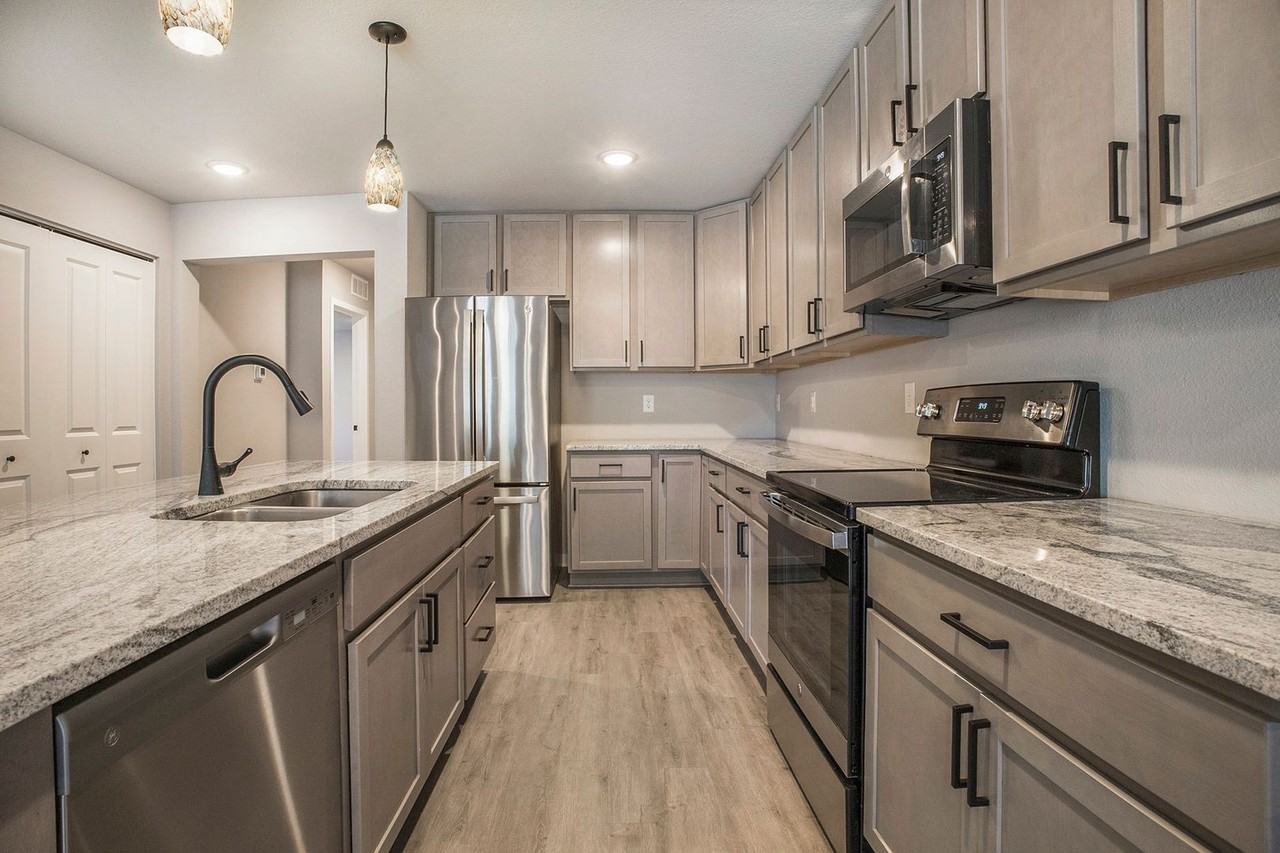 17539 Beechwood Ln - Photo 6 of 33