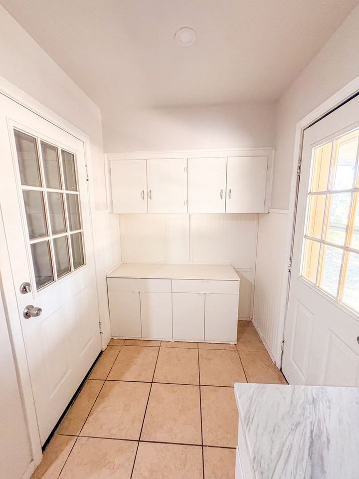 804 Alexander St - Photo 6 of 18