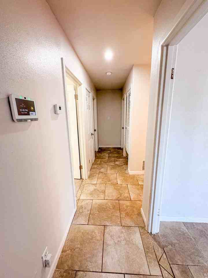 804 Alexander St - Photo 7 of 18
