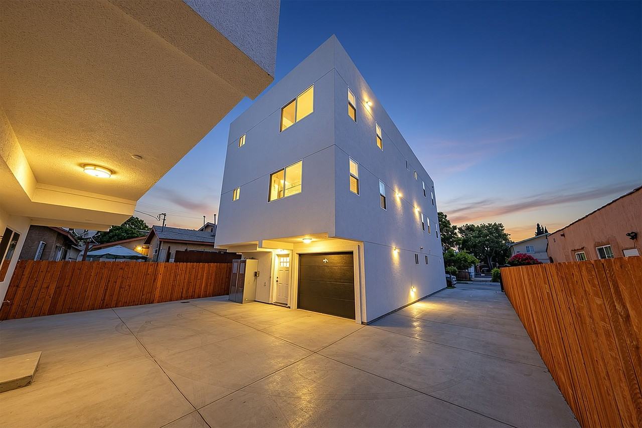 Huge 2, 3 & 4 Bed 2026 Townhomes - Photo 3 of 50