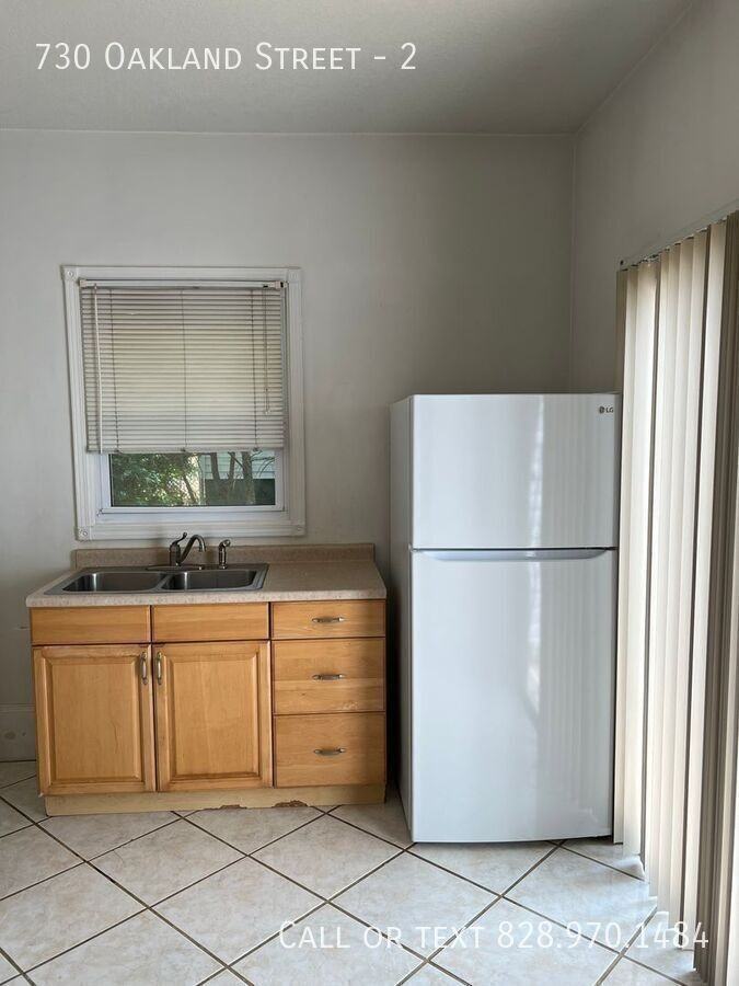730 Oakland St #2 - Photo 5 of 11