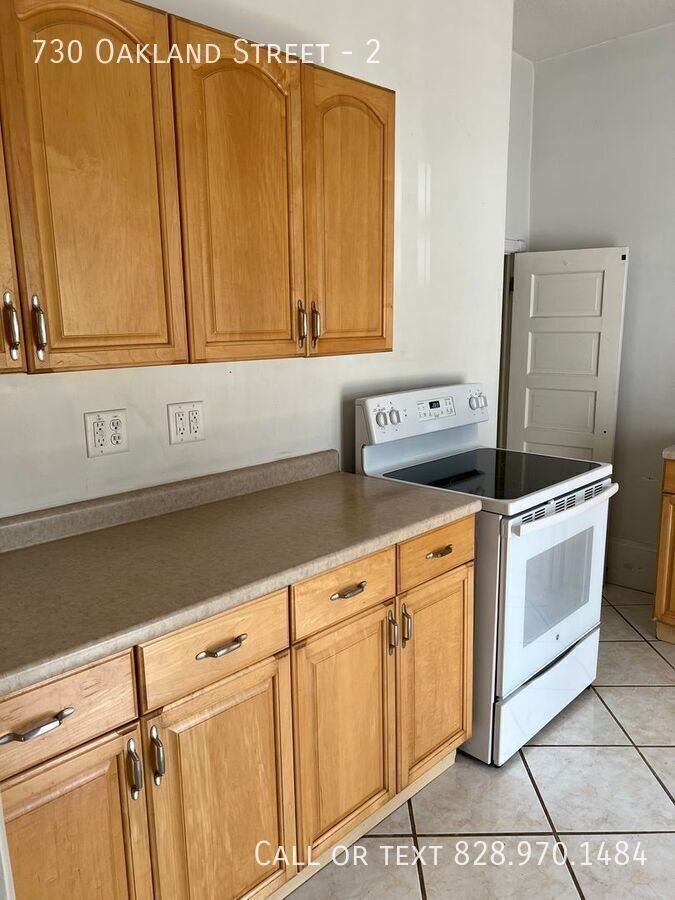 730 Oakland St #2 - Photo 6 of 11