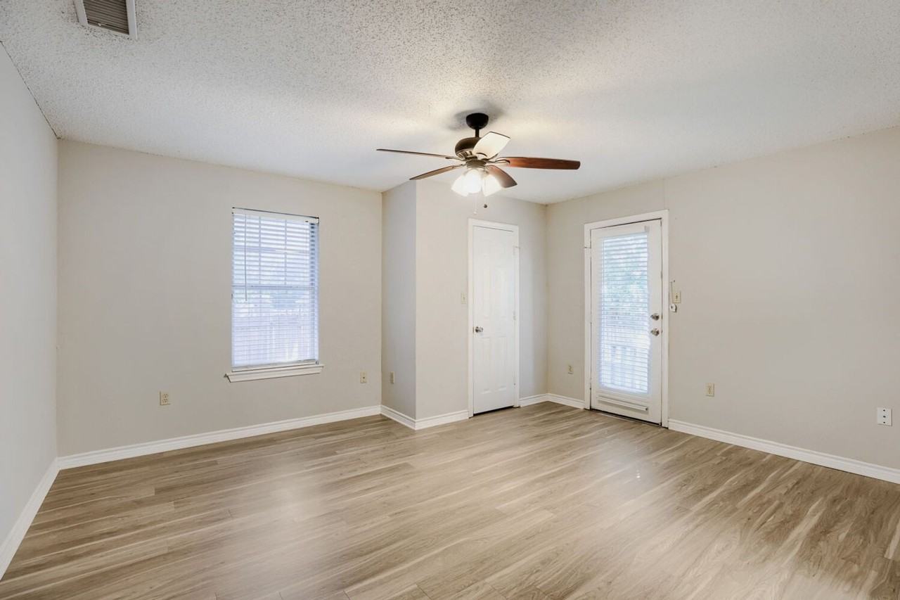 316 Peachtree Ln - Photo 6 of 10