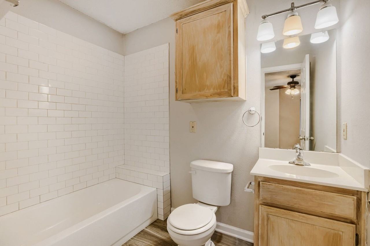 316 Peachtree Ln - Photo 7 of 10