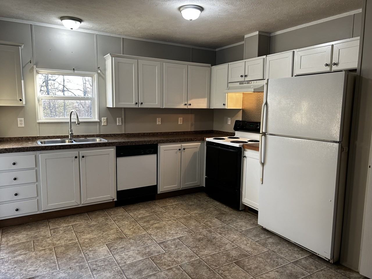 31 Buena Vista Dr #1 - Photo 3 of 10
