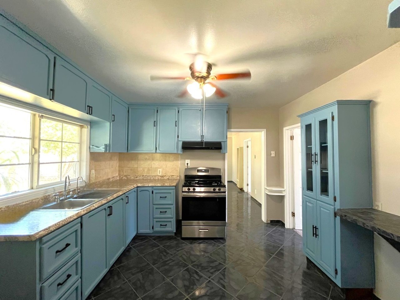 1063 S Park Ave #1063 - Photo 4 of 33