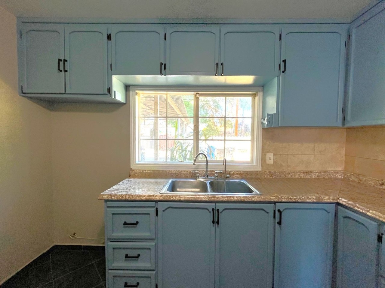 1063 S Park Ave #1063 - Photo 5 of 33