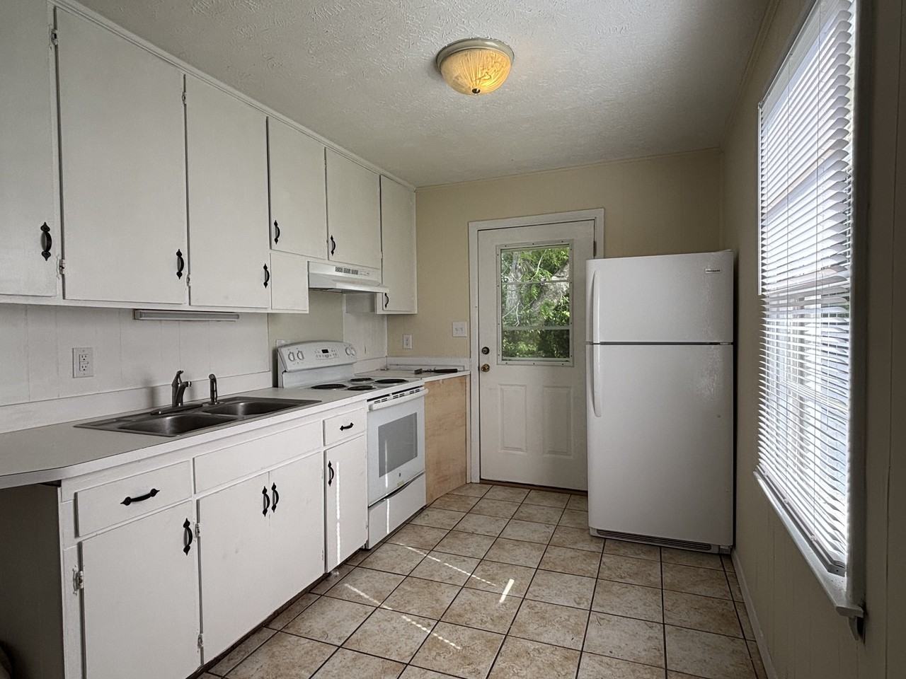 4946 Robin St #1 - Photo 6 of 9