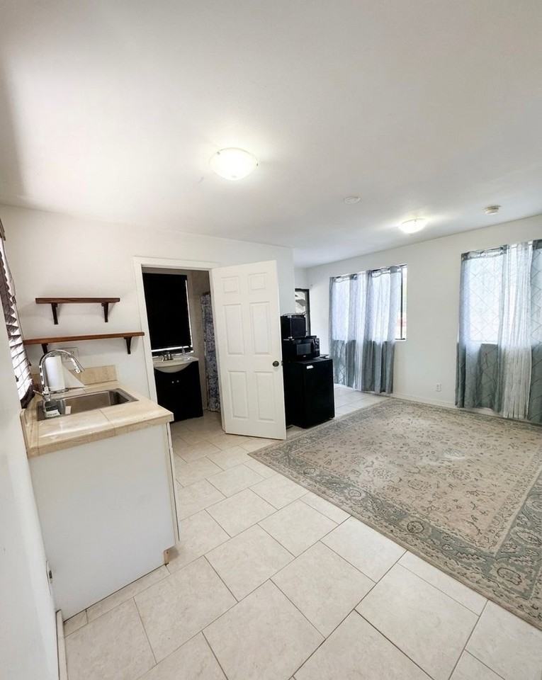 3 3 Kaalalo Pl. - 1 Bedroom (Upstairs) - Photo 3 of 9