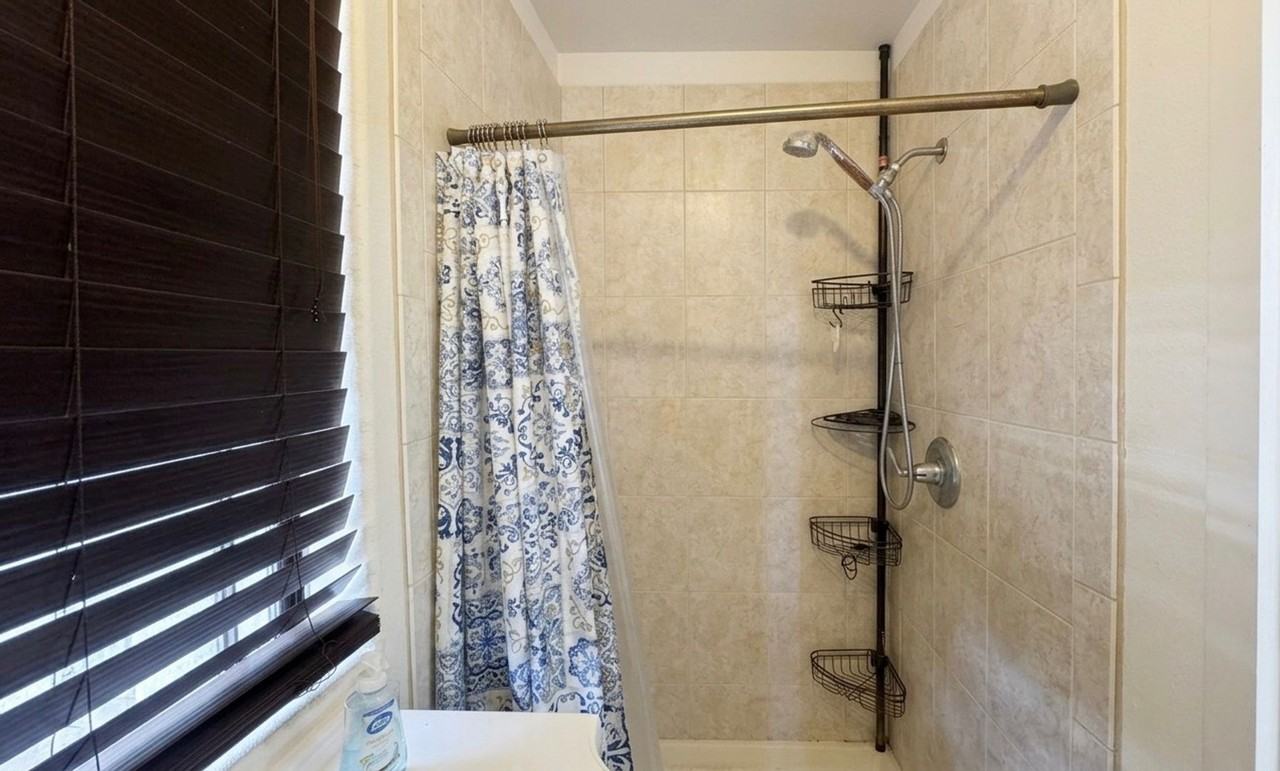 3 3 Kaalalo Pl. - 1 Bedroom (Upstairs) - Photo 5 of 9
