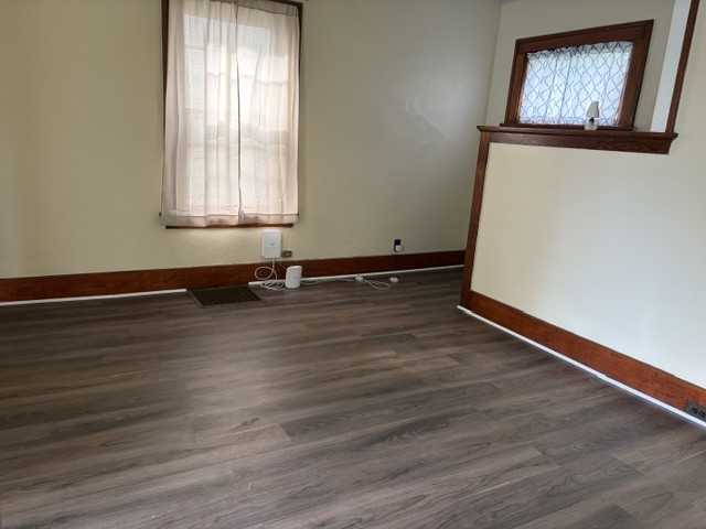 927 Forest Ave - Photo 2 of 10