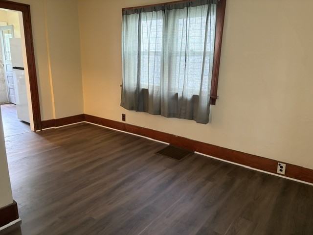 927 Forest Ave - Photo 4 of 10