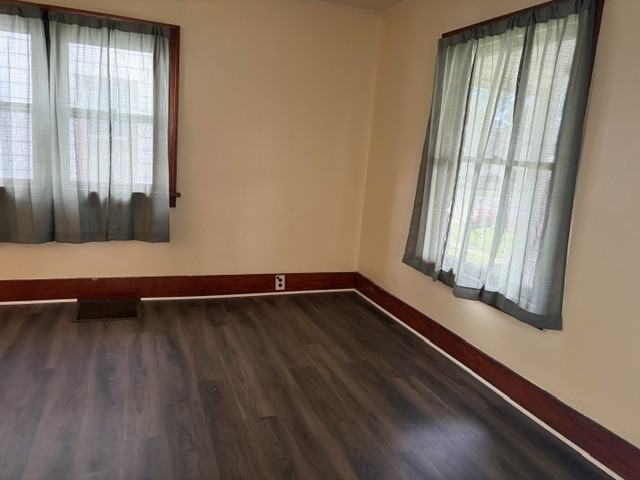927 Forest Ave - Photo 5 of 10