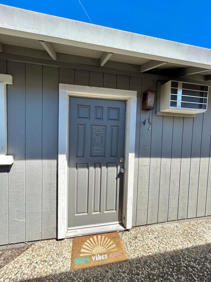 1040 Caputo Ct - Photo 2 of 6