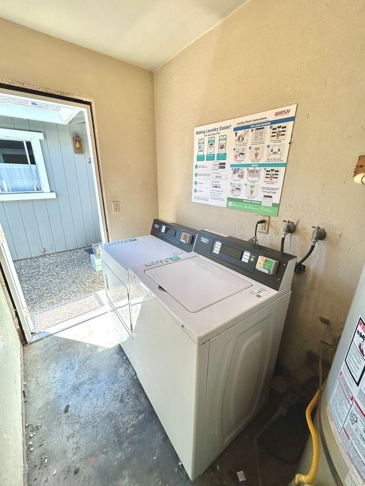1040 Caputo Ct - Photo 4 of 6