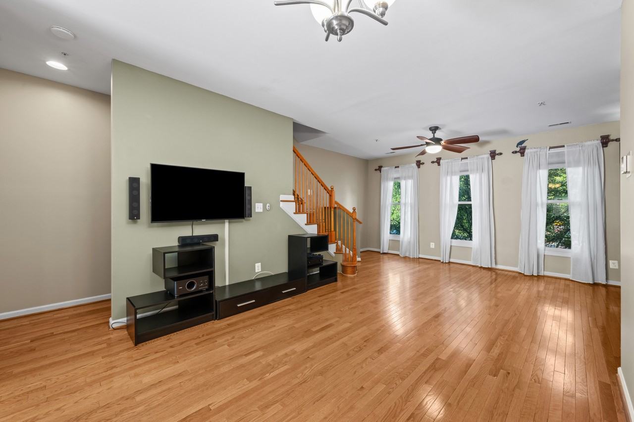 219 S Fremont Ave - Photo 6 of 26