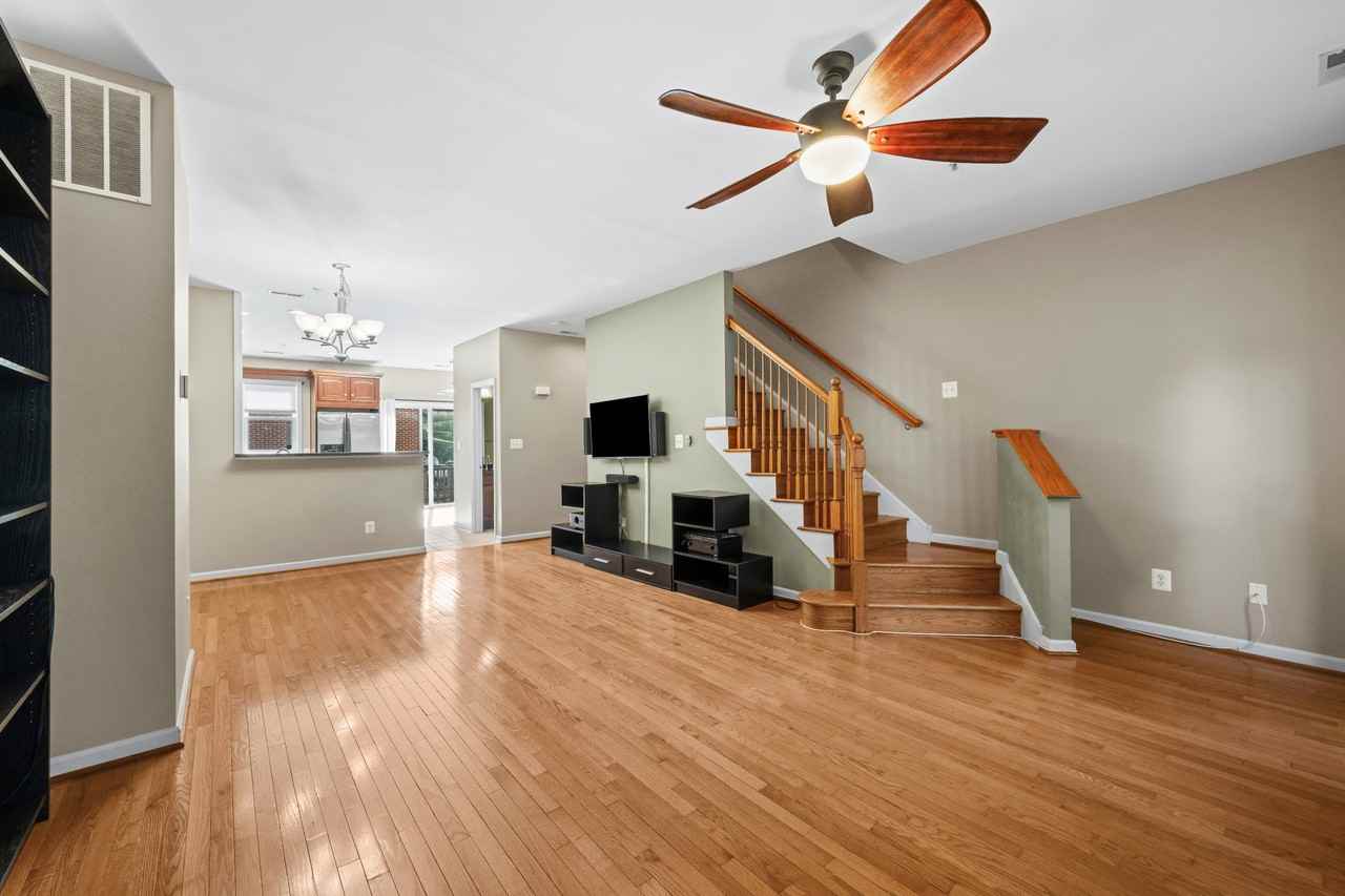 219 S Fremont Ave - Photo 7 of 26