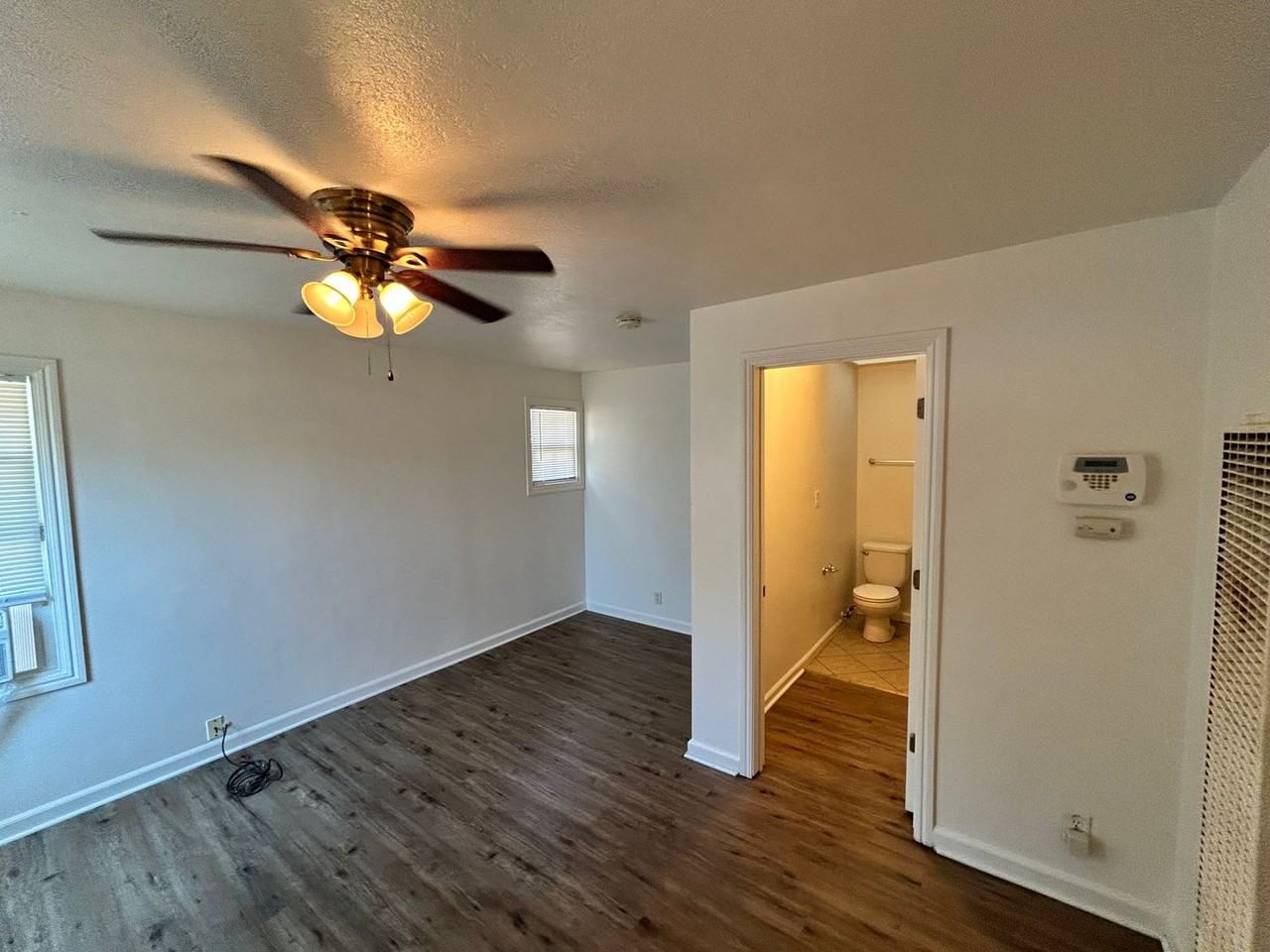 2509 1/2 N California St - Photo 2 of 5