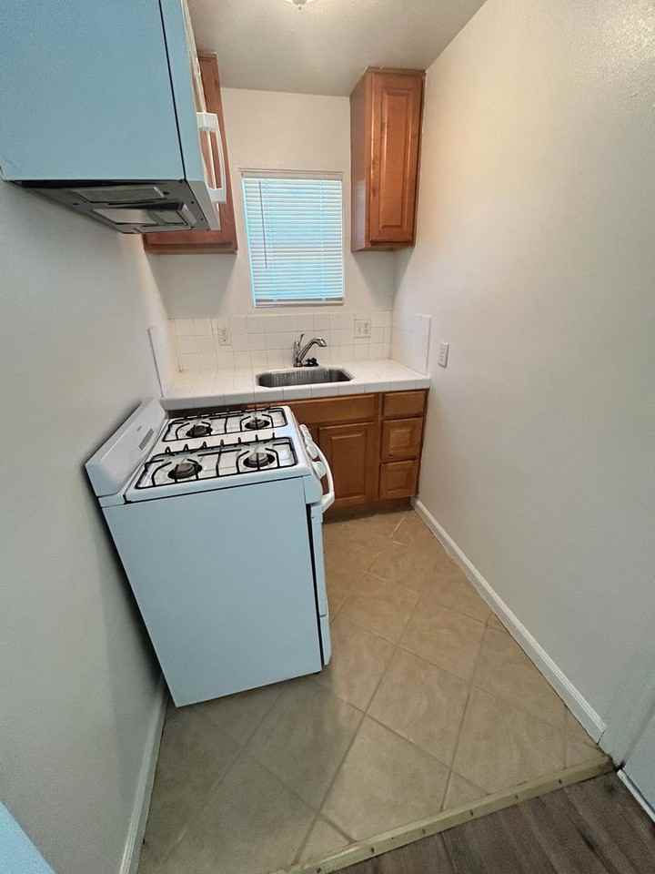 2509 1/2 N California St - Photo 5 of 5