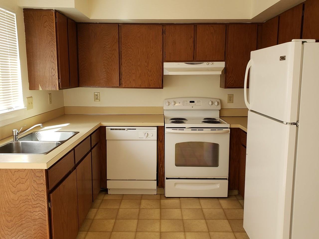 187 Colby Court Ln - Photo 3 of 13