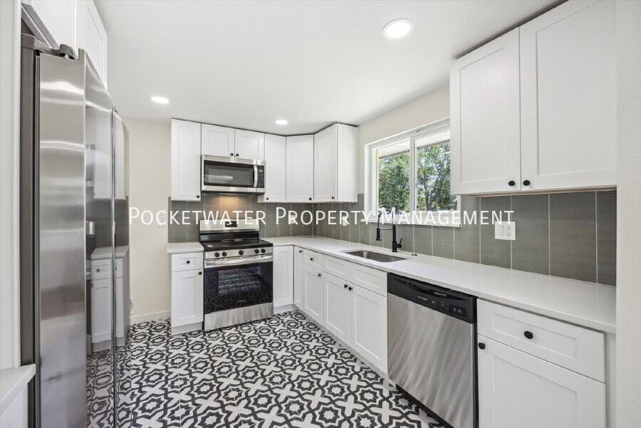305 W Geneseo St #A - Photo 4 of 16