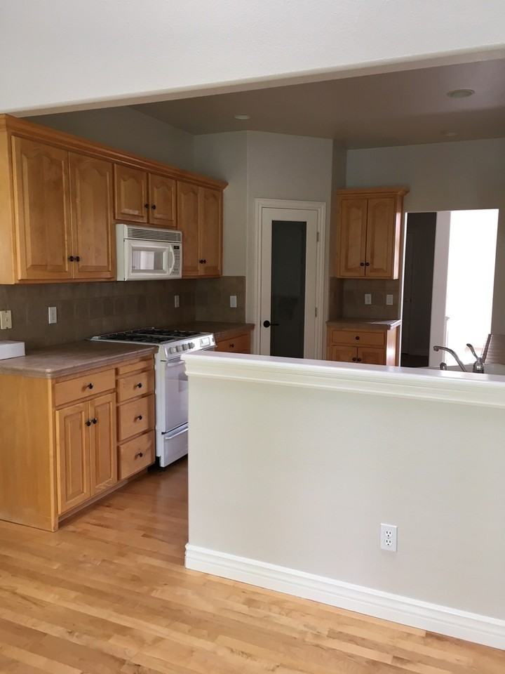 576 E Riverchase Way - Photo 4 of 25
