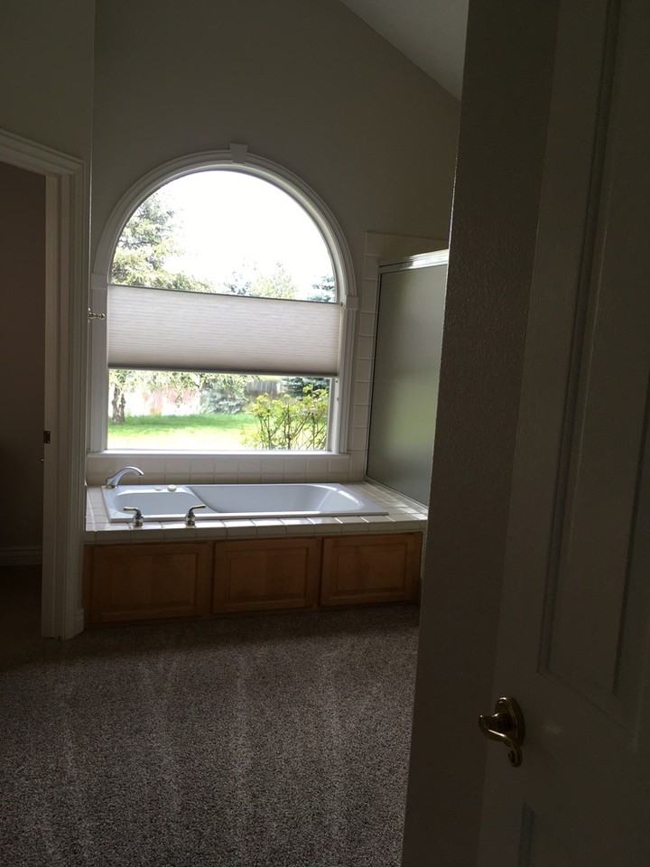 576 E Riverchase Way - Photo 6 of 25