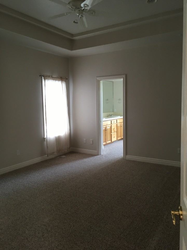 576 E Riverchase Way - Photo 7 of 25