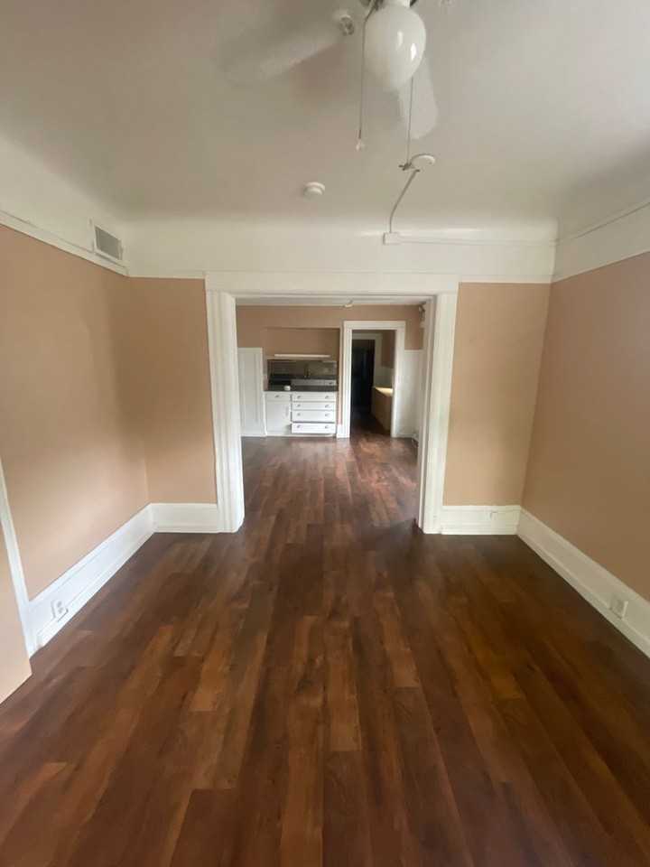 521 T St #B - Photo 3 of 15