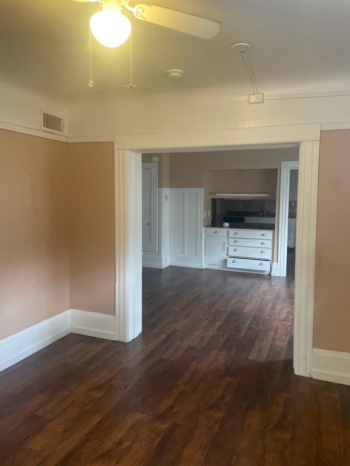 521 T St #B - Photo 4 of 15