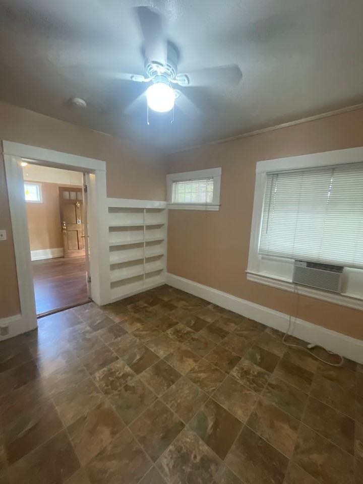 521 T St #B - Photo 5 of 15