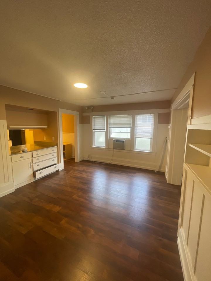 521 T St #B - Photo 6 of 15