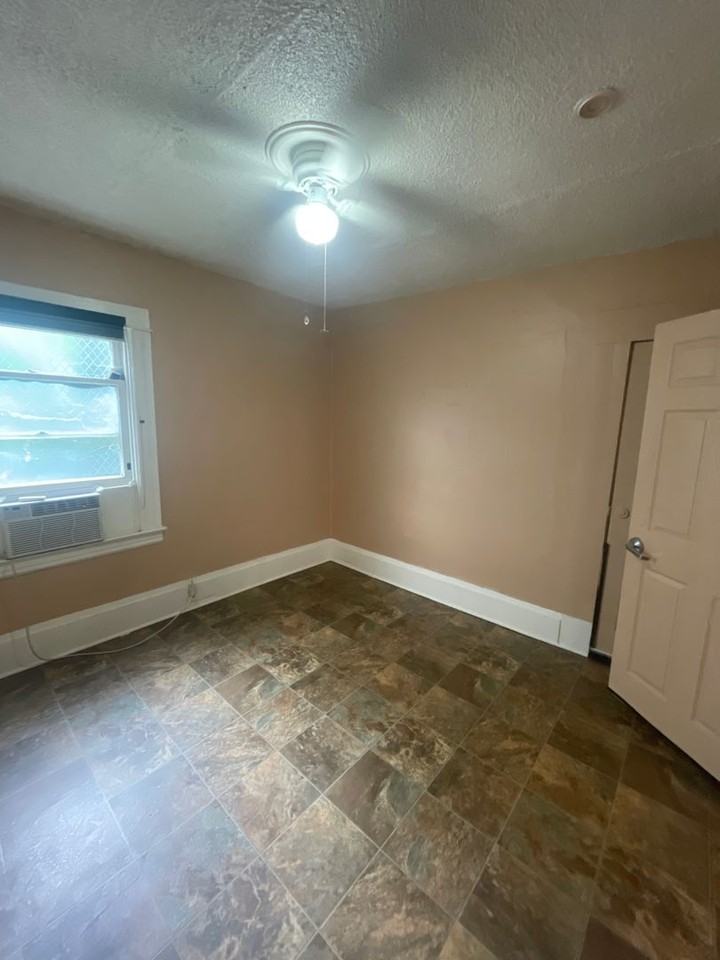 521 T St #B - Photo 7 of 15